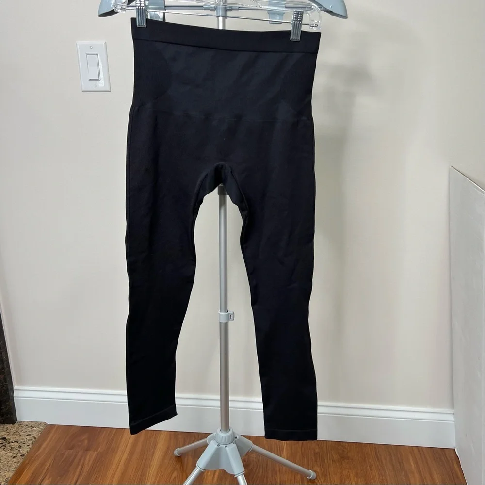 NWOT. -Shapermint essentials women’s leggings